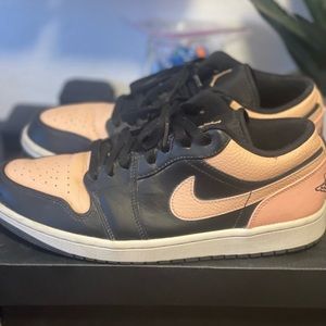 Jordan 1 low Crismon Tint